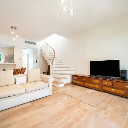 فيلة Portville Canal Villas #76 *