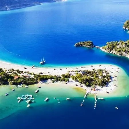 فيلة Portville Canal Villas #76 *